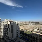 Modern 1Br In Dubai Hills With Big Screen Experience