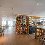 Bespoke Holiday Homes - 2Br Apartment With Riva Beach Club Access, Al Nabat