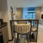 Canal View Apartment In Vibrant Business Bay