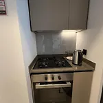Canal View Apartment In Vibrant Business Bay