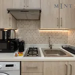 Seven Palm, Palm Jumeirah - Mint Stay