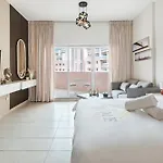 Chic Dubai Studio In Discovery Gardens