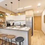Classic Flat In Jvc That Sleeps 2