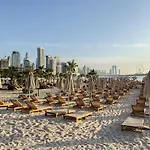 The Seven Palm With Free Rooftop Pool & Beach