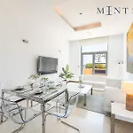 Tiara Beach Residences, Palm Jumeirah Dubai - Mint Stay
