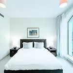 Luxury 2B Apt With Full Marina Views - Delphine