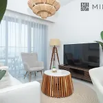Mira Holiday Homes - Newly 2 Bedroom With Balcony In The Heart Of Dubai Close To Burj Khalifa