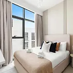 Silkhaus Stylish 2Bdr In Azizi Gardens With Pool & Gym