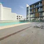 Blue Breeze - Elegant Studio In Serenity Lake 5, Jvc