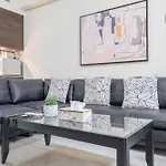 Amazing And Chic 1 Bedroom In Goldcrest Views 2