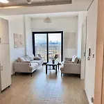 Dubai Starts Here With Amazing Apartment With Walking Distance To Metro