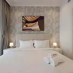 Livbnb-Radiant, Upgraded 1B Unit In District 14, Jvc