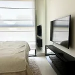 Enjoy A Modern And Trendy Apartment In The Heart Of Dubai
