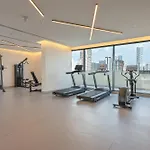 Sleek Studio In The Ivy Tower, Jvt