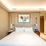 Venetian - Luxury Living Burj Khalifa View & Massage Chair