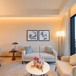 Venetian - Luxury Living Burj Khalifa View & Massage Chair