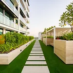 Jvc 1Br With Skyline View - Near Circle Park & Marina