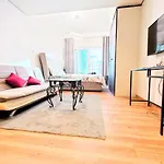 Modern Studio With Balcony - Close To Metro & Marina