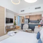 Stunning Studio In Regina Tower With Five Hotel View