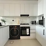 Curated Calm Elegant 1Br Stay In Jvc