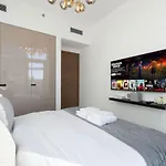 Infinity Pool - High-Floor Modern Comfort - Incredible Views - 2Br 8 Pax