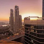 Infinity Pool - High-Floor Modern Comfort - Incredible Views - 2Br 8 Pax