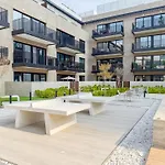 Jvc Gem - 2Brplus1 In Oakley Square With Prime Amenities