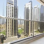 Elegant 2Br With City Views Downtown Dubai Living