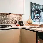 Modern Elegance Apartment Jumeirah Living Marina