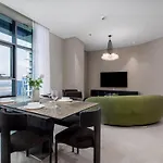 Waves - Elegant Waterfront Living In Dubai\'S Business Bay