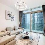 Luxury 2Br Waterfront Oasis In Marinagate - Livbnb