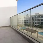 Silkhaus Aesthetic Studio In Art Gardens With Gym & Pool Access