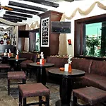 Ascot Hotel