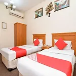 Oyo 159 Sports Piaza Hotel