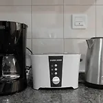 Guestready - Monochromatic Adventure