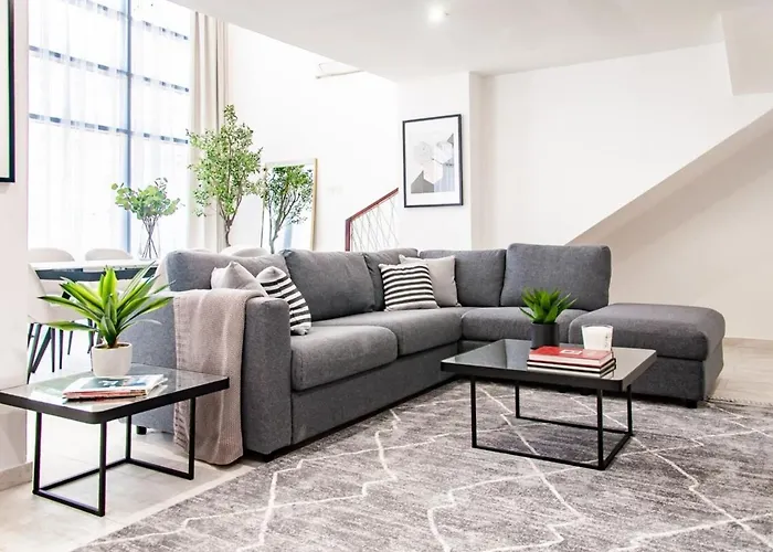 Sophisticated 2 Bedroom With Lush Interiors In Jvc