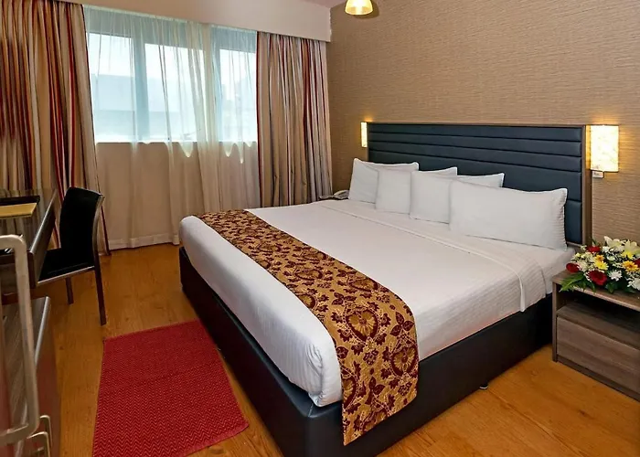 Central Paris Hotel, Baniyas Square