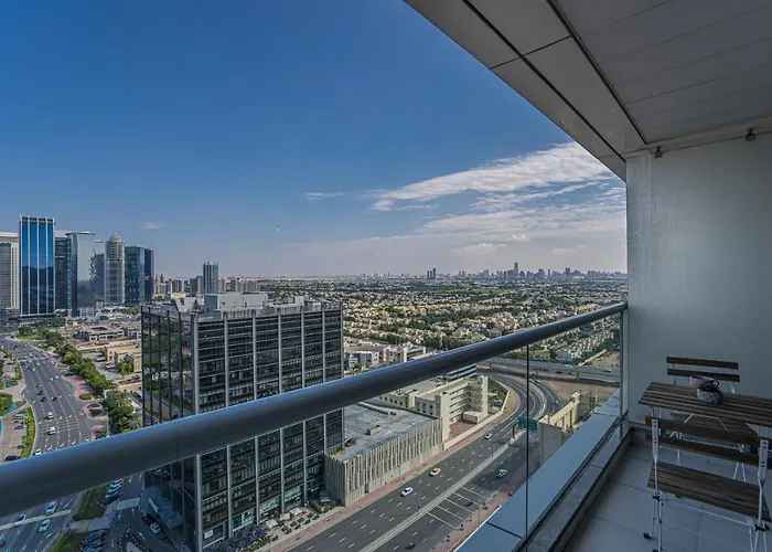 Higuests - Modern Studio With Incredible City Skyline View