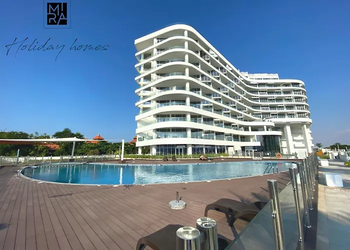 Mira Holiday Homes - Lovely 2-Bedroom Serviced Apartment With Free Beach Access - Azizi Mina