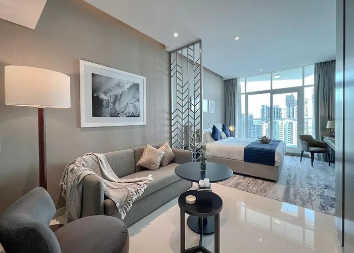 5-Star Luxury Studio Near Burj Khalifa Amazing Canal & City Views!