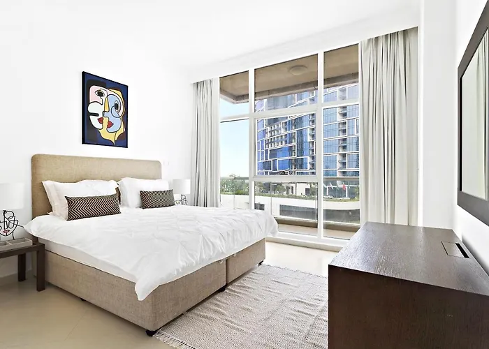 Beautiful Two Bedroom Apartment By Marina Promenade