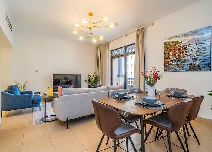 Colorful Apartment Near Dubai Mall With Balcony