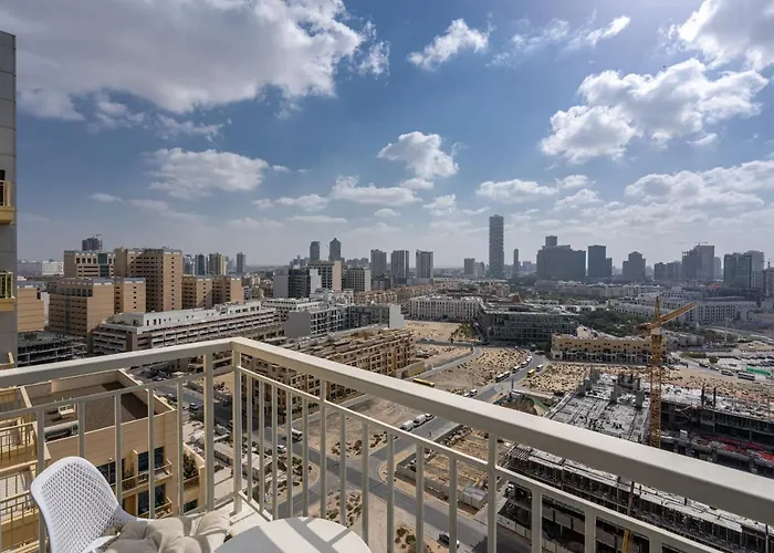 Higuests - Luxurious 1Br Apartment With Balcony In Jvc