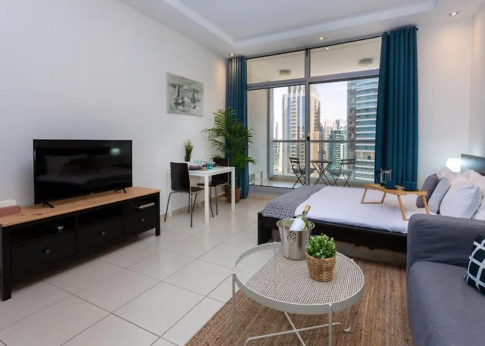 Sky View Tower Apartment In Dubai Marina Jbr