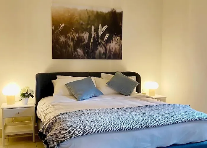 2 Bedroom Old Town Garden Apartment - The 108 Residences