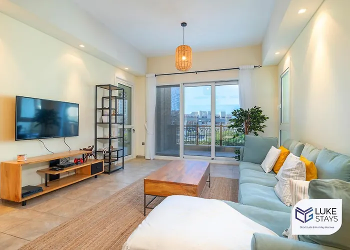 Luke Stays -Marina Residences 4