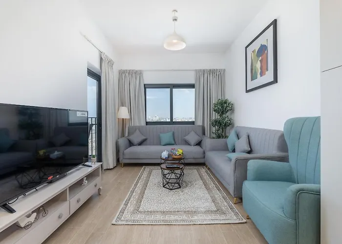 Trinity Holiday Homes - Luxury 2Br With Modern Amenities, Near To Energy Metro Station