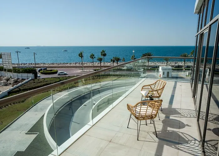 Luxurious Palm Jumeirah Apartment With Sea Views