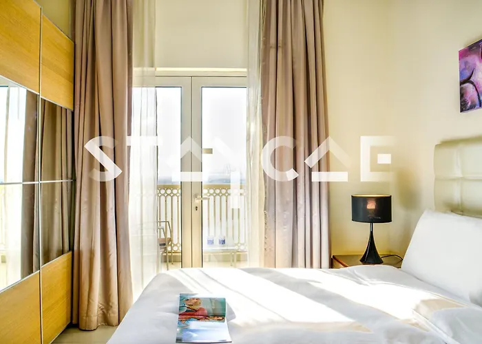Staycae Holiday Homes - Suburbia