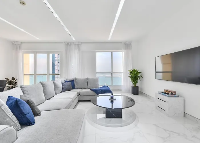 Beachside Bliss - Luxurious 2 Bedroom Jbr Condo